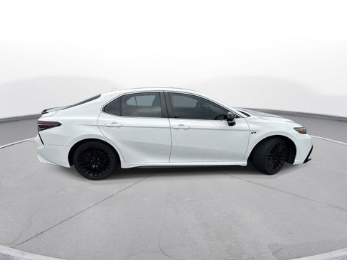 Used 2022 Toyota Camry SE FWD image 5