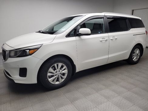 Used 2016 Kia Sedona LX w/ LX Essentials Premium Package FWD image 2