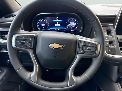 Used 2024 Chevrolet Suburban Premier AWD/4WD image 22