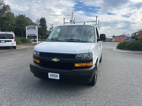 Used 2021 Chevrolet Express 2500 w/ Driver Convenience Package image 9