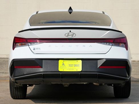 Used 2025 Hyundai Elantra Sport FWD image 10