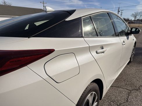 Used 2018 Toyota Prius Prime Premium image 9