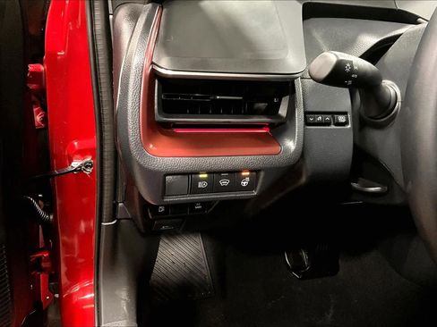 Used 2025 Toyota Prius Plug-In Hybrid image 30