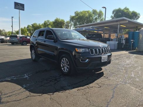 Used 2021 Jeep Grand Cherokee Laredo RWD image 3