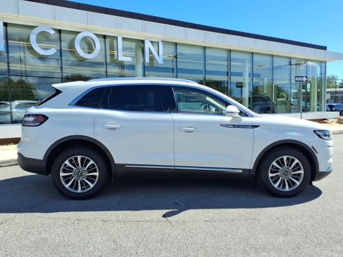 Certified 2022 Lincoln Nautilus Reserve AWD/4WD image 3