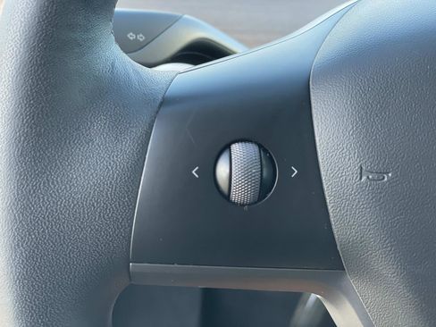 Used 2022 Tesla Model Y Performance image 8