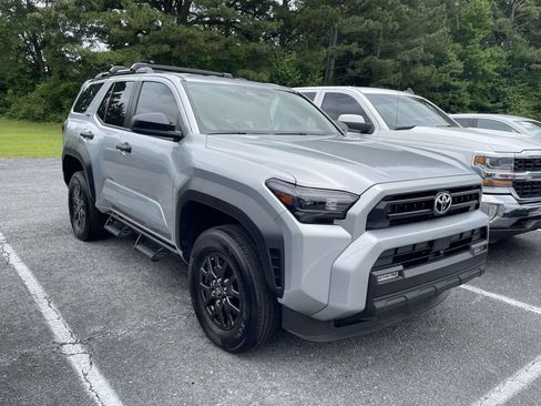 Used 2025 Toyota 4Runner SR5 AWD/4WD image 2