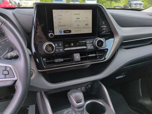 Used 2023 Toyota Highlander LE FWD image 27