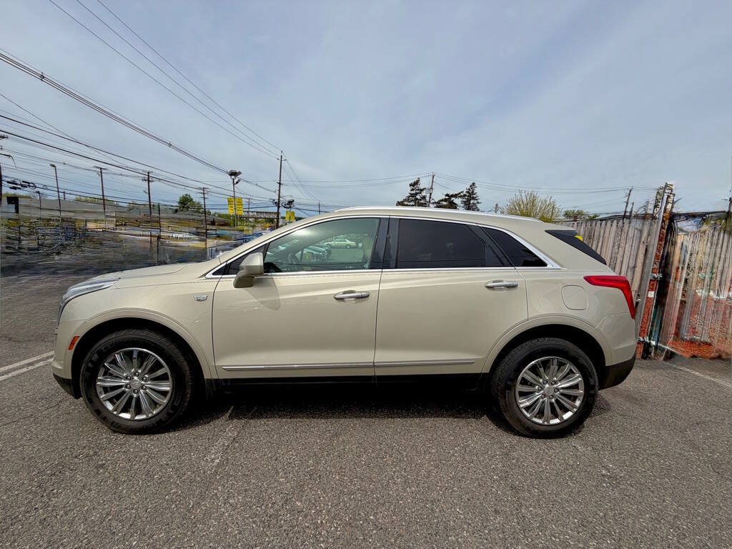 Used 2017 Cadillac XT5 Luxury w/ LPO, Wheel Lock Package AWD/4WD image 2