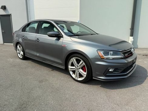 Used 2017 Volkswagen Jetta GLI FWD image 10
