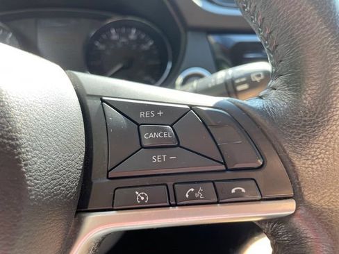 Used 2017 Nissan Rogue SV AWD/4WD image 20