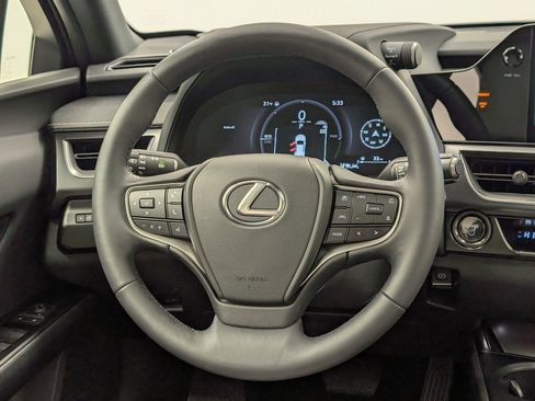 Used 2025 Lexus UX 300h FWD image 17