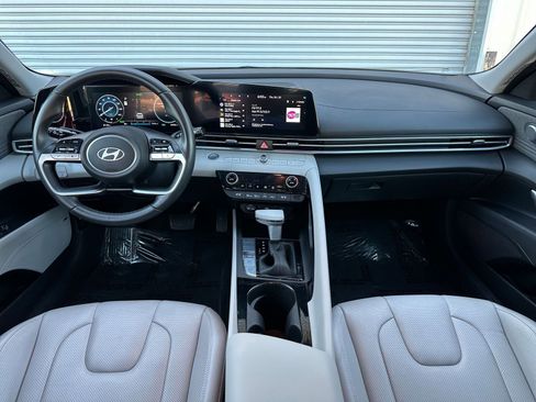 Used 2025 Hyundai Elantra Limited image 33