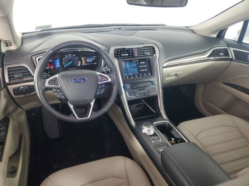 Used 2017 Ford Fusion SE w/ Fusion SE Technology Package image 15