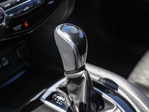 Used 2020 Nissan Rogue FWD image 21