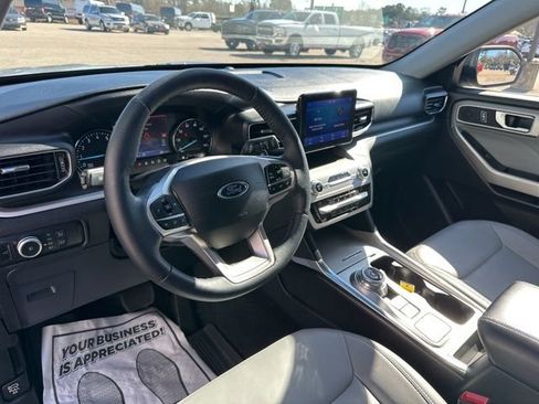 Used 2021 Ford Explorer XLT w/ Equipment Group 202A image 12