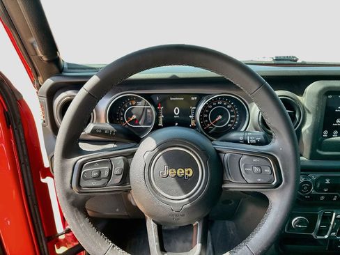 Used 2023 Jeep Gladiator Sport AWD/4WD image 13