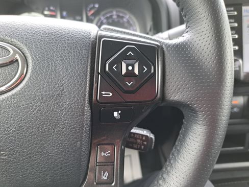 Used 2022 Toyota 4Runner TRD Off-Road Premium AWD/4WD image 17