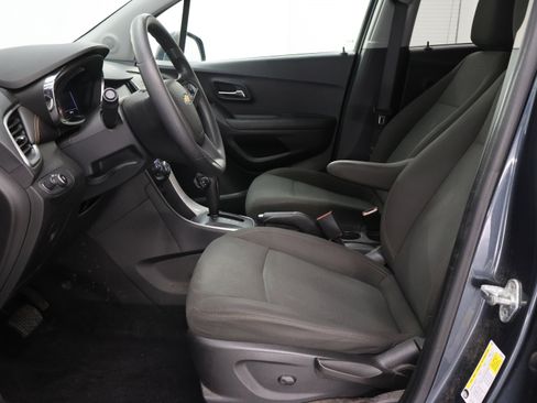 Used 2021 Chevrolet Trax LS w/ Tint and Cruise Package FWD image 8