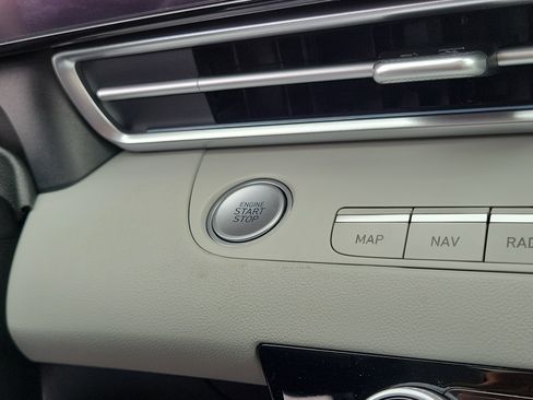 New 2025 Hyundai Elantra Limited image 28