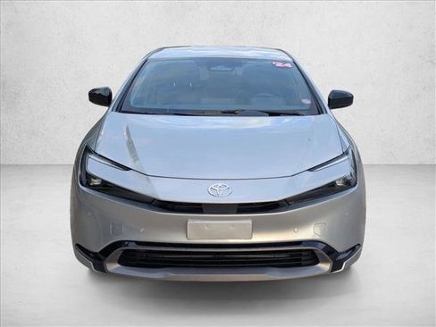 Used 2024 Toyota Prius XLE FWD image 2
