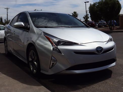 Used 2016 Toyota Prius Three Touring image 18