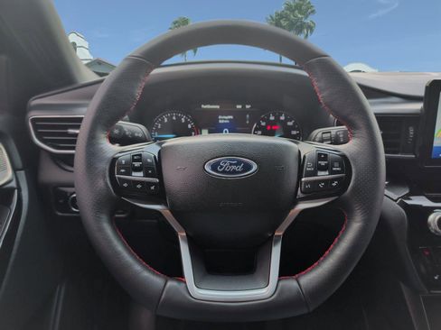 Used 2023 Ford Explorer ST-Line w/ Class IV Trailer Tow Package image 13