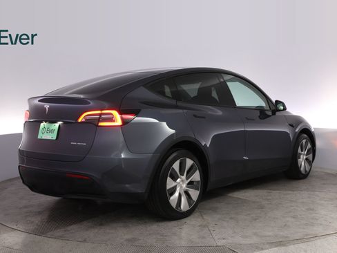 Used 2023 Tesla Model Y Long Range AWD/4WD image 3