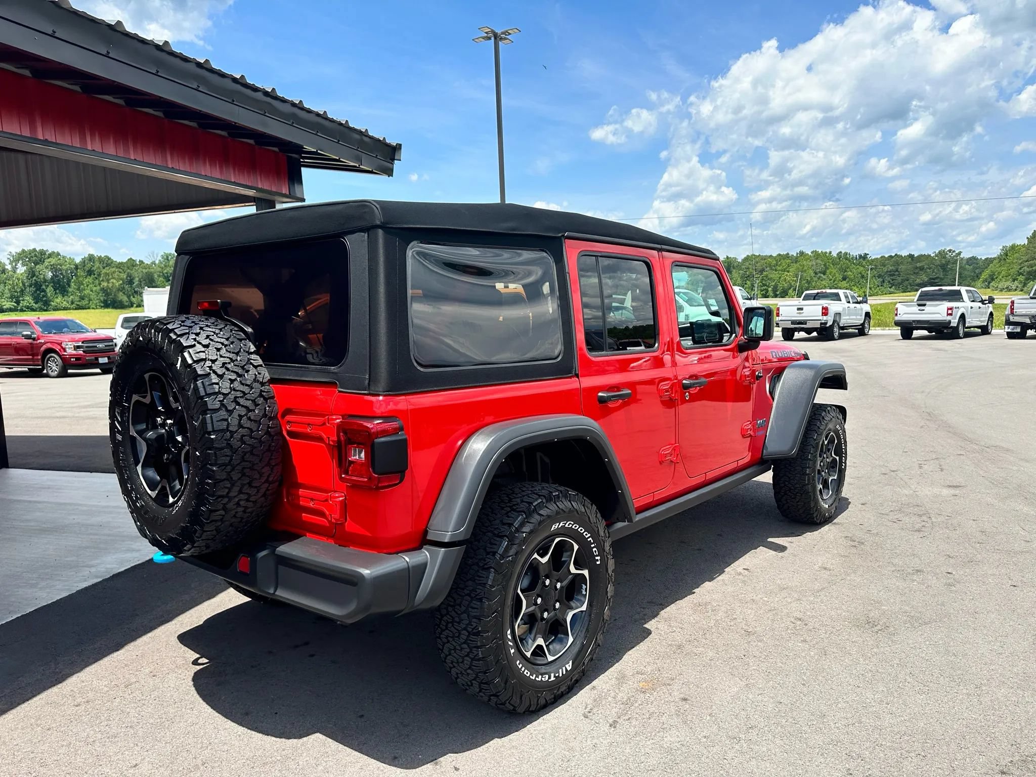 Used 2021 Jeep Wrangler Unlimited Rubicon 4xe w/ Cold Weather Group AWD/4WD image 4
