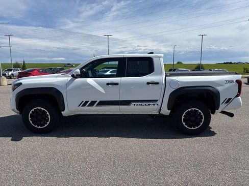 Certified 2024 Toyota Tacoma TRD Off-Road w/ TRD Off Road Upgrade Package AWD/4WD image 8