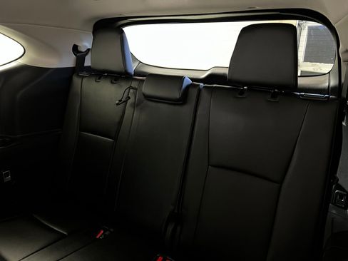 Certified 2025 Toyota Highlander XLE image 24