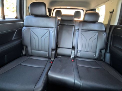 Used 2025 Hyundai Santa Fe SEL FWD image 40