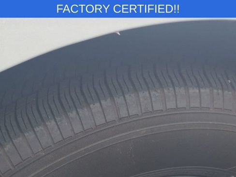 Certified 2024 Chrysler Pacifica Touring-L FWD image 11