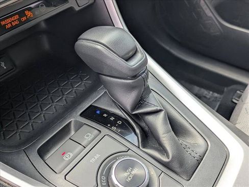 Used 2020 Toyota RAV4 XLE AWD/4WD image 12