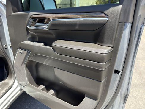 Used 2024 Chevrolet Silverado 1500 LT Trail Boss w/ Convenience Package II AWD/4WD image 11