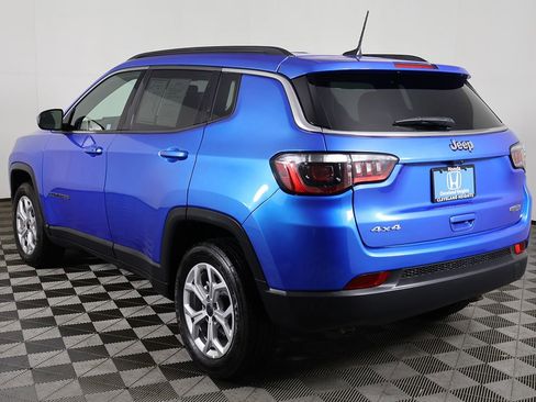 Used 2025 Jeep Compass Latitude AWD/4WD image 8