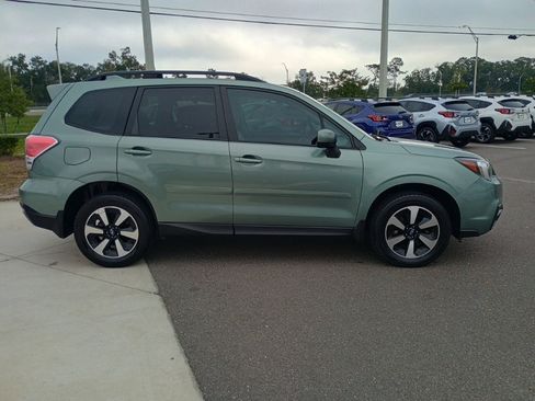 Used 2017 Subaru Forester 2.5i Premium w/ All-Weather Package image 4