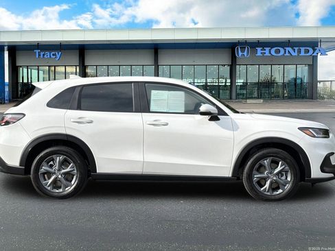 Certified 2026 Honda HR-V LX image 3