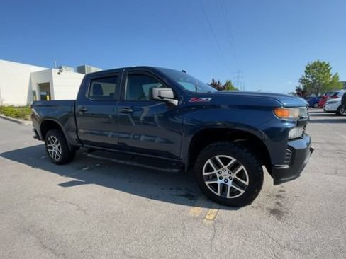 Used 2019 Chevrolet Silverado 1500 Custom Trail Boss w/ Custom Convenience Package AWD/4WD image 2