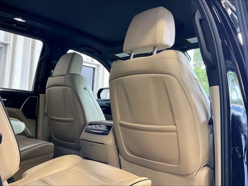 Used 2024 Cadillac Escalade Premium Luxury RWD image 22