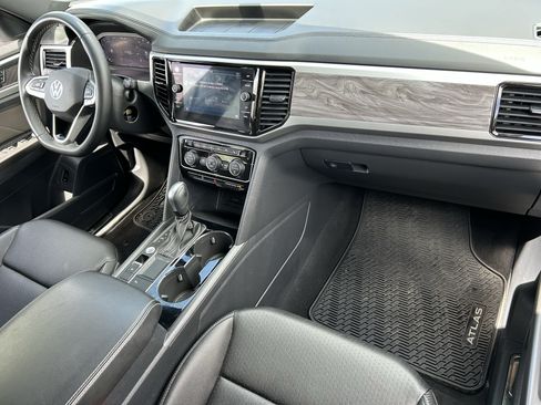 Used 2023 Volkswagen Atlas Cross Sport SE w/ Panoramic Sunroof Package FWD image 10