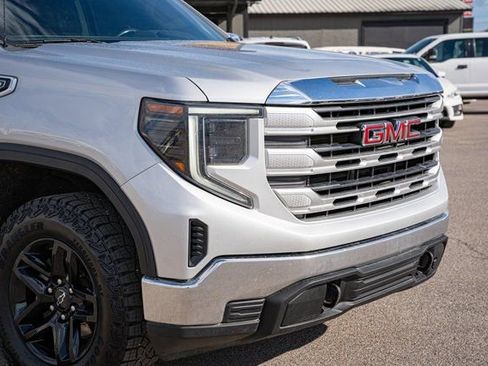 Used 2022 GMC Sierra 1500 SLE image 4