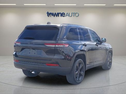 Used 2023 Jeep Grand Cherokee Altitude AWD/4WD image 6