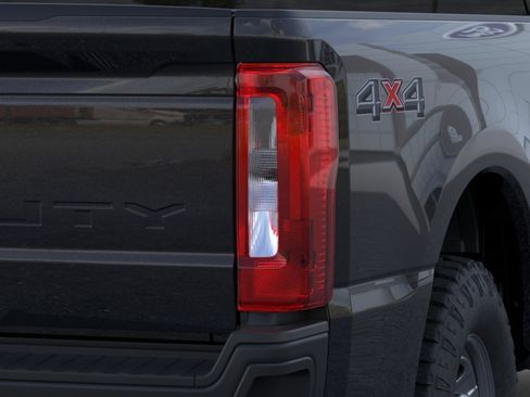 New 2026 Ford F250 XL w/ XL Off-Road Package AWD/4WD image 23