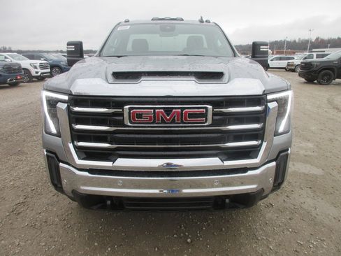 New 2026 GMC Sierra 2500 SLE image 12
