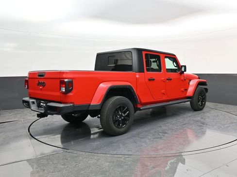 Used 2023 Jeep Gladiator Sport image 7