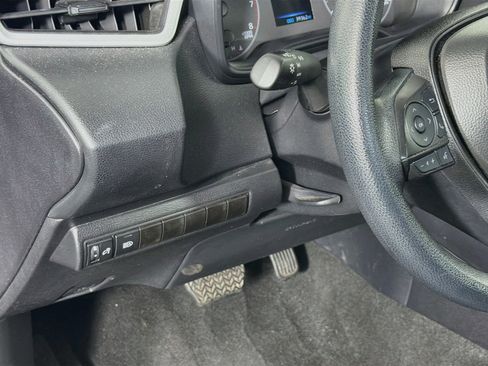 Used 2025 Toyota Corolla LE FWD image 16