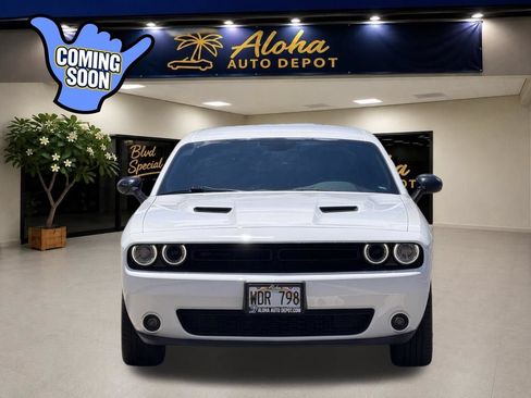Used 2020 Dodge Challenger SXT w/ Driver Convenience Group RWD image 7