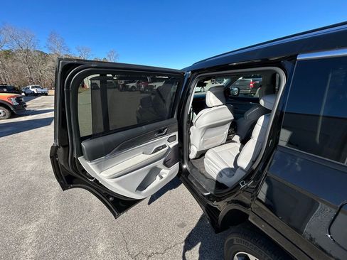 Used 2021 Jeep Grand Cherokee L Overland w/ Luxury Tech Group IV image 16