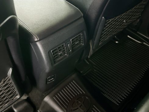 Used 2018 Toyota 4Runner Limited AWD/4WD image 28